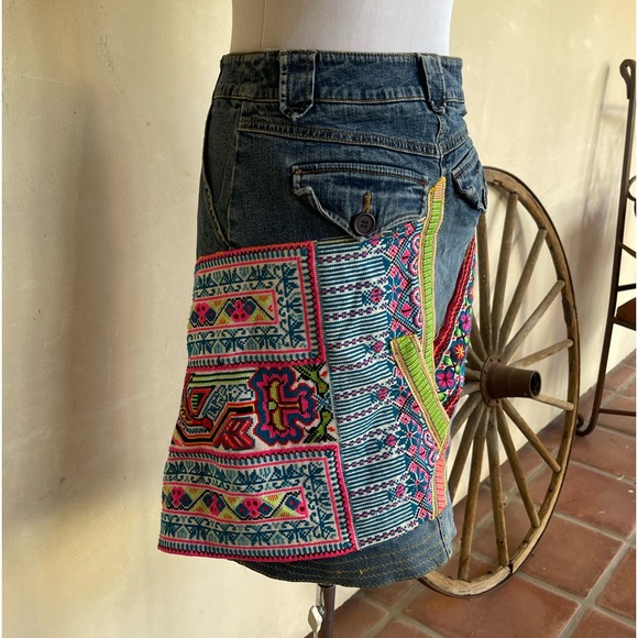 LOUIE OOAK Western Denim Skirt Vtg Rare Mexican Hand Embroidered Embellishment 2 - Picture 4 of 13